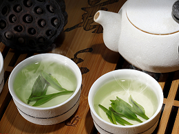 茶叶厂家用经验告诉你西湖龙井的冲泡水温多少最为合适？